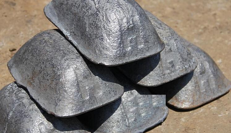 فوسفوری با طهارت بالا آهن خوک مانند نان برای محافظت از فولاد در برابر خوردگی در آب دریا استفاده می شود