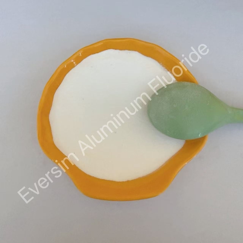 فلوراید آلومینیوم سفید شنیدی AlF3 که به عنوان فلکس برای گلیزر زعفران استفاده می شود